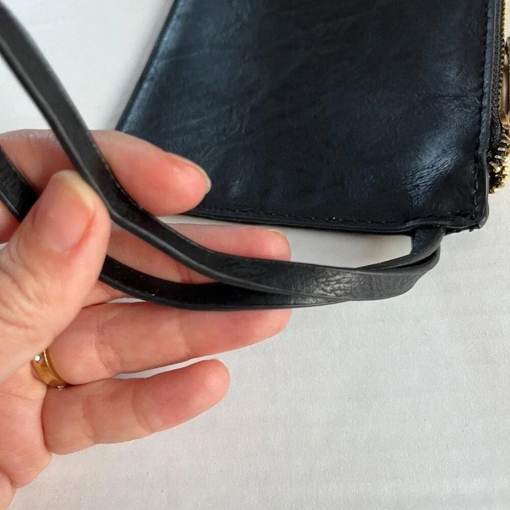 Small Black Onyx Golden Zipped Leather Card Wallet Wristlet Bag
